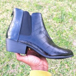 Esprit black snake scale boots size 9M